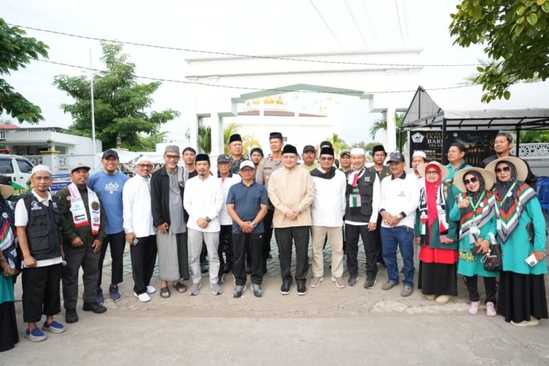 Wali Kota Makassar, Munafri Arifuddin, secara langsung melepas sekitar 2.000 peserta Pawai Kirab Muharram 1448 Hijriah yang digelar dalam rangka Muharram Expo 1448 H di pelataran Masjid Hj. Sitti Mang, kawasan Tallasa City, Kecamatan Tamalanrea, Selasa (16/6/2026)