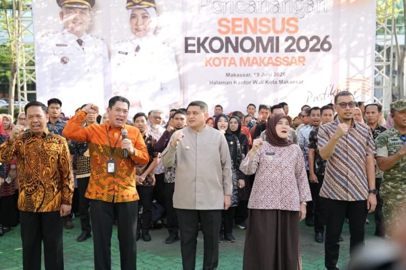 Munafri - Aliyah menghadiri kegiatan Pencanangan dan Penguatan Komitmen Bersama Pelaksanaan Sensus Ekonomi 2026 (SE2026) yang diselenggarakan oleh Badan Pusat Statistik Kota Makassar di pelataran Kantor Wali Kota Makassar, Jumat (19/6/2026)