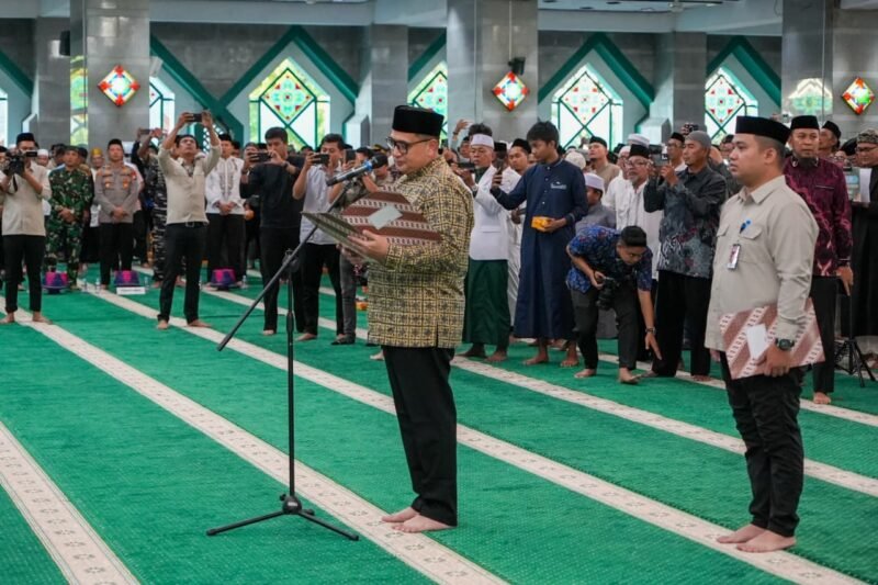 Wali Kota Makassar, Munafri Arifuddin,  menghadiri Tabligh Akbar dan Pelantikan Imam Kelurahan se-Kota Makassar di Masjid Al Markaz Al Islami Jenderal M. Jusuf, Kamis (25/6/2026)