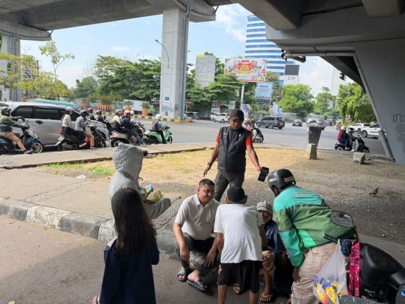 Dinsos Kota Makassar, respons cepat laporan masyarakat melalui media sosial mengenai seorang lanjut usia (lansia) perempuan yang diduga terlantar di kawasan Jalan Urip Sumohardjo, tepatnya di bawah kolong Fly Over, Minggu (28/6/2026)