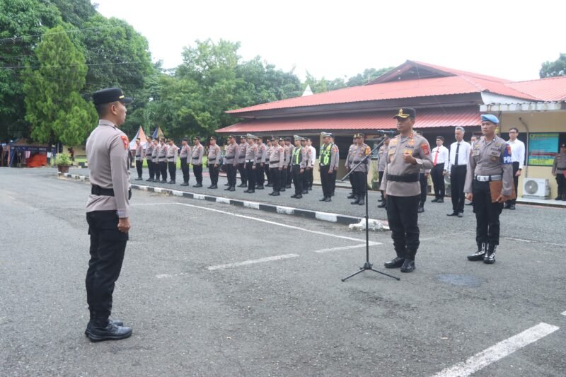 42 personel Polres Wajo menerima kenaikan pangkat setingkat lebih tinggi terhitung mulai tanggal (TMT) 1 Juli 2026. Kenaikan pangkat tersebut ditandai dengan upacara laporan kenaikan pangkat yang digelar di Lapangan Apel Mapolres Wajo, Selasa (30/6/2026)