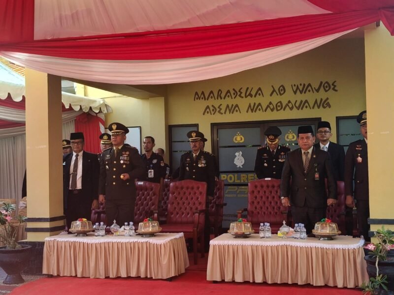 Dandim 1406/Wajo Letkol Inf Harianto menghadiri peringatan Hari Ulang Tahun (HUT) Bhayangkara ke-80 Tahun 2026 di Kabupaten Wajo di Lapangan Mapolres Wajo, Rabu (1/7/2026)
