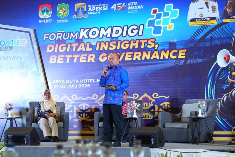 Kadiskominfo Kota Makassar, Dr. Muhammad Roem, menjadi narasumber pada Forum Komdigi yang merupakan bagian dari rangkaian Rakernas XVIII Asosiasi Pemerintah Kota Seluruh Indonesia (APEKSI), di Hotel Aryaduta Medan, Rabu (1/7/2026)