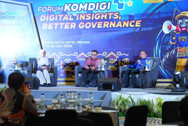 Kepala Dinas Komunikasi dan Informatika Kota Makassar, Muhammad Roem, paparkan strategi digital Lontara+ di hadapan Diskominfo se-Indonesia di Rakernas XVIII Asosiasi Pemerintah Kota Seluruh Indonesia (APEKSI) 2026 di Hotel Arya Duta, Kota Medan, Kamis, (2/07/2026)