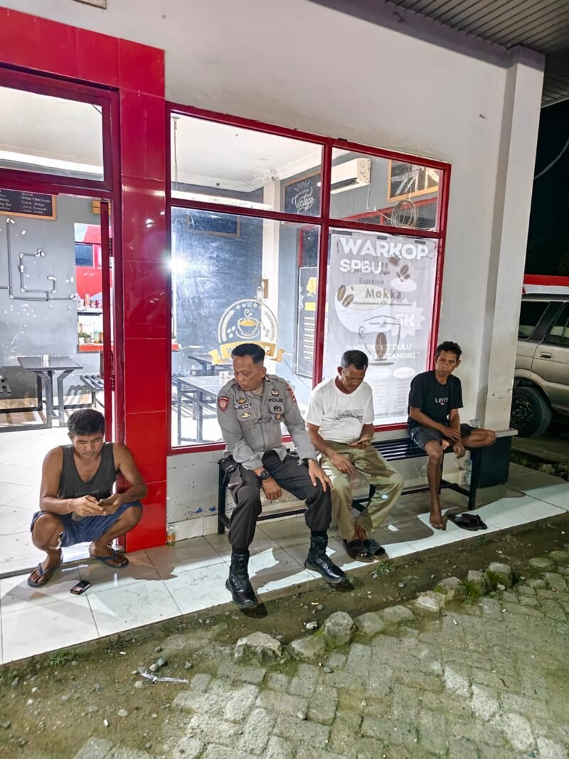 Personel Polsek Pitumpanua menggelar Patroli Biru (Blue Light Patrol) pada Sabtu (4/7/2026)
