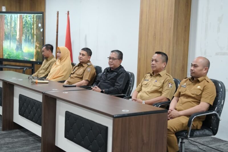 Wali Kota Makassar Munafri Arifuddin menerima ratusan mahasiswa Kuliah Kerja Nyata (KKN) dari Universitas Hasanuddin di Gedun Makassar Government Center (MGC), Senin (6/7/2026). Mereka merupakan peserta KKN Gelombang 116 Periode Juni–Agustus 2026