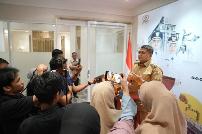 Wali Kota Makassar, Munafri Arifuddin, menginstruksikan seluruh camat di 15 kecamatan menyelenggarakan nonton bareng (nobar) pertandingan dengan melibatkan pelaku Usaha Mikro, Kecil, dan Menengah (UMKM) serta pedagang kaki lima (PKL), Rabu (08/7/2026)