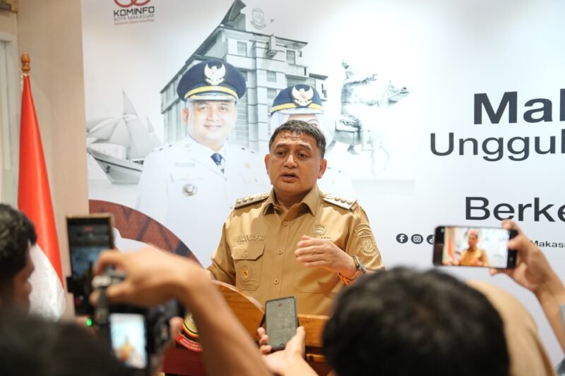Wali Kota Makassar, Munafri Arifuddin memberikan keterangan persnya terkait pembangunan stadion untia di Kantor Balai Kota Makassar, Kamis (09/7/2026)