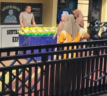 Polsek Tempe menggelar Gerakan Pangan Murah di halaman Mapolsek Tempe, Kabupaten Wajo, Sulawesi Selatan, Kamis (16/7/2026)