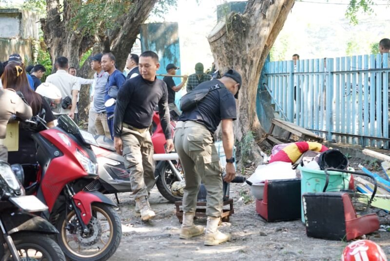 Pemerintah Kota Makassar, melalui Satuan Polisi Pamong Praja (Satpol PP) Kota Makassar bersama Satpol PP Provinsi Sulawesi Selatan melakukan penataan kawasan eks Stadion Mattoanging, Kecamatan Mariso, Rabu (16/7/2026) kemarin