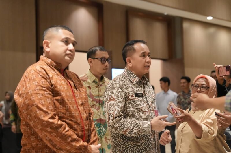 Dirjen Bina Keuangan Daerah Kemendagri, Agus Fatoni, menjadi narasumber dalam Sosialisasi Kebijakan Pengelolaan Keuangan Daerah dalam Rangka Mendukung Pencapaian Program Prioritas Pemerintah Kota Makassar, yang digelar melalui FGD di Hotel Gammara Makassar, Sabtu (25/7/2026)