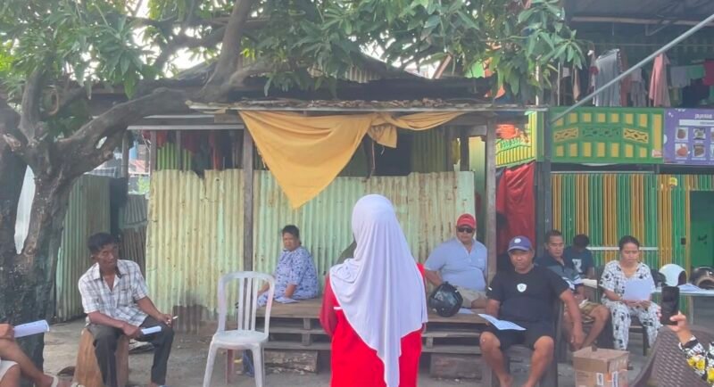 Mahasiswa Kuliah Kerja Nyata Tematik (KKNT) Gelombang 116 Universitas Hasanuddin, Putri Muthia Djibu dari Program Studi Ilmu Pemerintahan, Fakultas Ilmu Sosial dan Ilmu Politik, melaksanakan program kerja SPSK (Satu Perahu Satu Karung): Inovasi Tata Kelola Sampah Laut Berbasis Partisipasi Nelayan di Kawasan Pesisir Kota Parepare di RT 03/RW 01, Kelurahan Sumpang Minangae, Kota Parepare, Jumat (24/7)