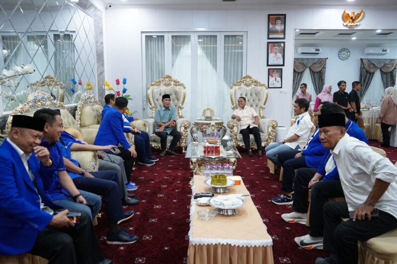 Bupati Wajo, Andi Rosman, menerima kunjungan silaturahmi jajaran Dewan Pimpinan Wilayah (DPW) Partai Amanat Nasional (PAN) Sulawesi Selatan di Rumah Jabatan (Rujab) Bupati Wajo, Jl. Veteran, Sengkang, Minggu (26/7/2026) malam
