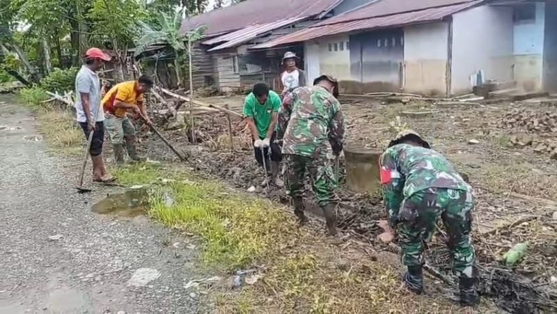 Koramil 1406-10/Pitumpanua menggelar aksi Karya Bhakti bersama warga di Lingkungan Bolabakka, Kelurahan Bulete, Kecamatan Pitumpanua, Kabupaten Wajo, Senin (27/7/2026)