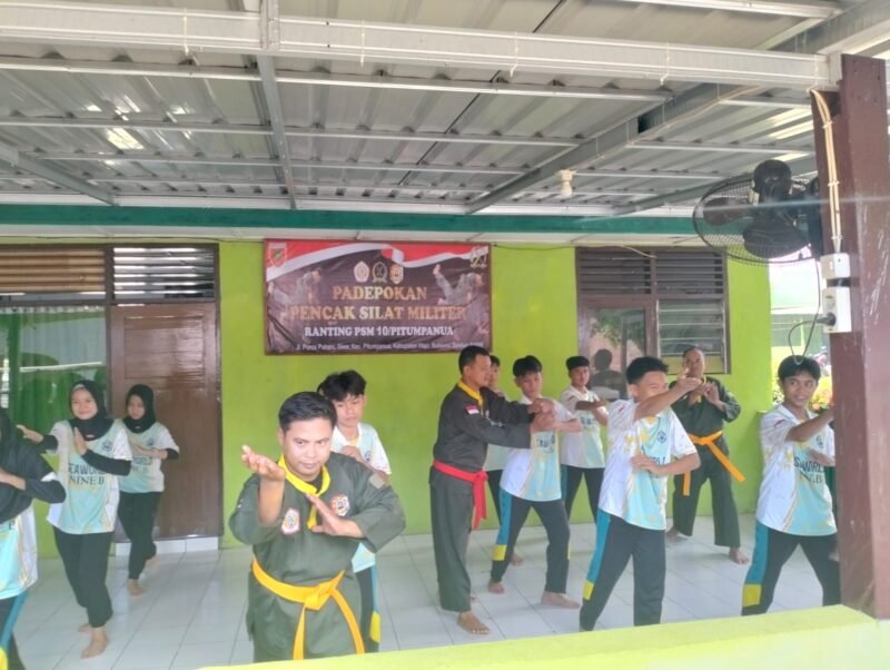 Kodim 1406/Wajo terus meningkatkan profesionalisme dan kesiapsiagaan prajurit melalui Latihan Pencak Silat Militer (PSM) yang dilaksanakan secara rutin setiap hari Selasa dan Rabu di Lapangan Mako Kodim 1406/Wajo
