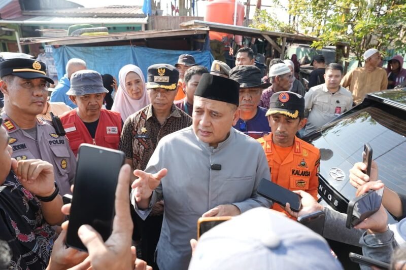 Wali Kota Makassar, Munafri Arifuddin, meninjau langsung lokasi kebakaran di Jalan Sultan Abdullah, Kelurahan Tallo, Kecamatan Tallo, Jumat (31/7/2026)