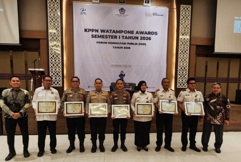 Polres Wajo meraih tiga penghargaan sekaligus pada ajang KPPN Awards Semester I Tahun 2026 yang digelar di Ballroom Sentosa Hotel Novena, Watampone, Selasa (21/7/2026)