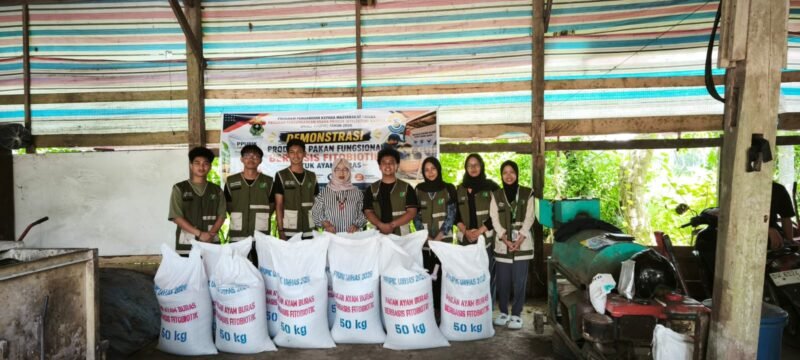 Tim Mannennungeng dan PPMU-PPUPIK Unhas Bekali Peternak Bone Keterampilan Produksi Pakan Fungsional Berbasis Fitobiotik