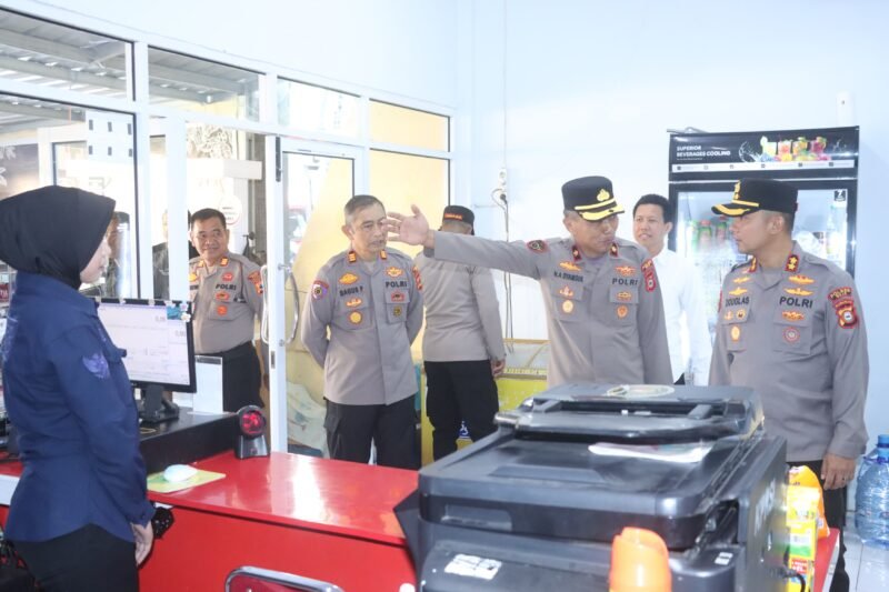 Kapolres Wajo AKBP Douglas Mahendrajaya, S.H., S.I.K., M.I.K., M.Tr.Opsla, langsung melakukan pengecekan sejumlah fasilitas di lingkungan Mapolres Wajo pada hari pertama bertugas, Senin (3/8/2026)
