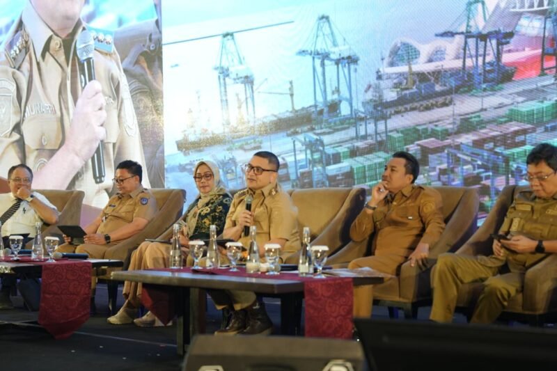 Wali Kota Makassar, Munafri Arifuddin, menjadi pembicara dalam Business Investment Forum yang digelar di Hotel Claro Makassar, Senin (3/8/2026)