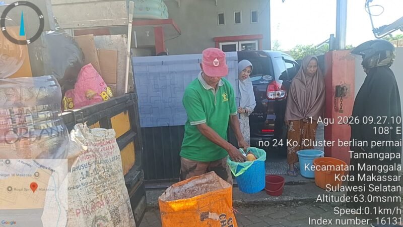 Ketua Bank Sampah Unit (BSU) Cluster Berlian Permata, Kelurahan Tamangapa, Kecamatan Manggala, Nirma Naim Subair