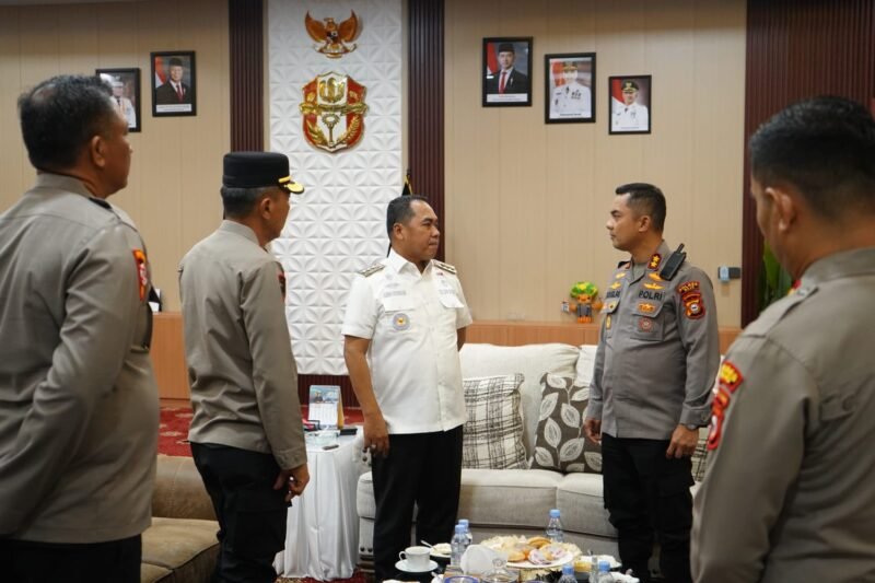 Bupati Wajo Andi Rosman menerima kunjungan silaturahmi Kapolres Wajo AKBP Douglas Mahendrajaya di Ruang Kerja Bupati Wajo, Rabu (5/8/2026)