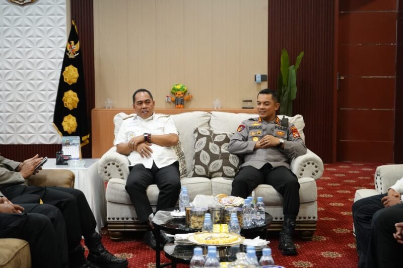 Kapolres Wajo AKBP Douglas Mahendrajaya melakukan kunjungan silaturahmi ke ruang kerja Bupati Wajo Andi Rosman, Rabu (5/8/2026)