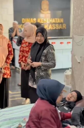 Dinas Kesehatan (Dinkes) Kota Makassar kolaborasi Darma Wanita Persatuan (DWP) Dinkes Makassar dan Korps Pegawai Republik Indonesia (Korpri) Dinkes Makassar menggelar Bakti Sosial Donor Darah di Lobi Kantor Dinas Kesehatan Makassar, Kamis (06/8/2026)
