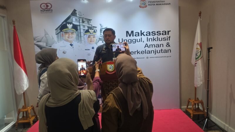 Kepala Bapenda Kota Makassar, Andi Asminullah, memberikan keterangan pers terkait pendapatan daerah triwulan II 2026 menunjukkan tren positif, Jumat (7/08/2026)