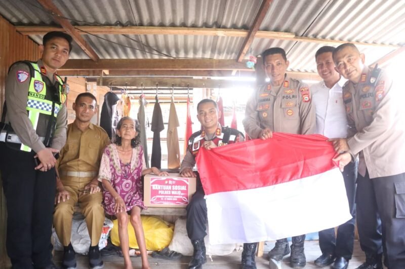 Kapolres Wajo AKBP Douglas Mahendrajaya turun langsung menyapa masyarakat di kawasan TPI 45, Jalan Udang, Kelurahan Watalipue, Kecamatan Tempe, Kabupaten Wajo, Sulawesi Selatan, Selasa (11/8/2026)