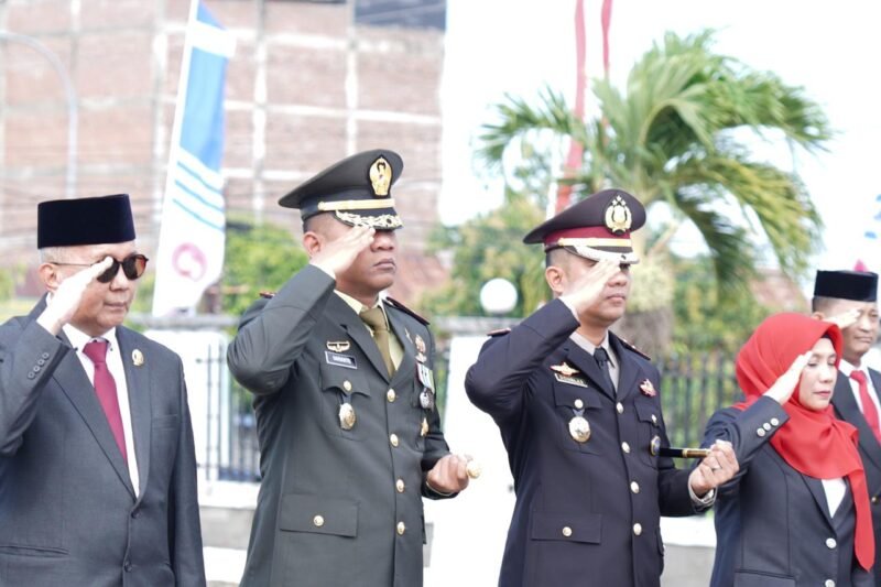 Komandan Kodim (Dandim) 1406/Wajo Letkol Inf Harianto, S.I.P., mengikuti Upacara Ziarah Nasional di Taman Makam Pahlawan (TMP) Empagae, Desa Assorajang, Kecamatan Tanasitolo, Kabupaten Wajo, Minggu (16/8/2026)
