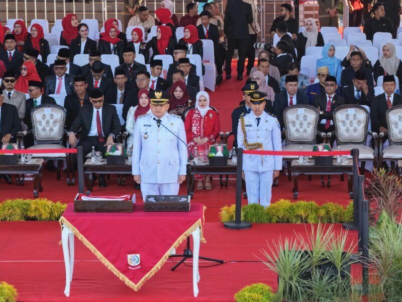 Wali Kota Makassar, Munafri Arifuddin memimpin pengibaran Sang Merah Putih di Lapangan Karebosi, Senin (17/8/2026)
