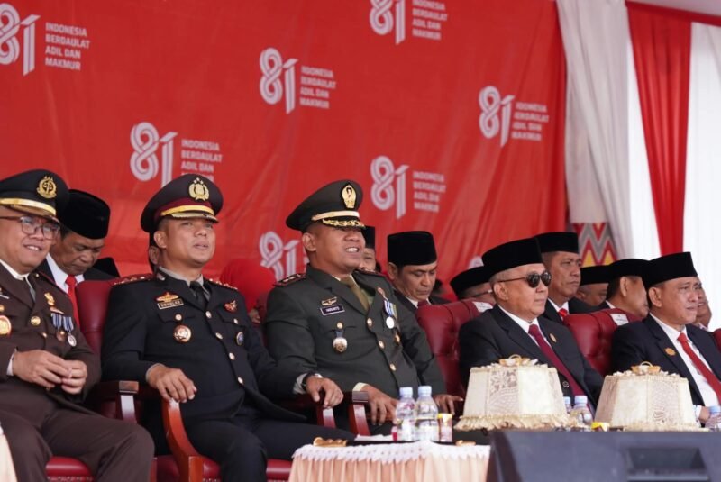 Komandan Kodim (Dandim) 1406/Wajo Letkol Inf Harianto, S.I.P., menghadiri upacara pengibaran Bendera Merah Putih dalam rangka memperingati Hari Ulang Tahun (HUT) ke-81 Proklamasi Kemerdekaan Republik Indonesia tingkat Kabupaten Wajo Tahun 2026, Senin (17/8/2026)