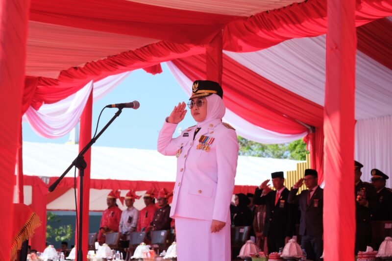 Bupati Kabupaten Gowa, Sitti Husniah Talenrang menghadiri Pelaksanaan Upacara Proklamasi Hari Ulang Tahun Ke-81 Republik Indonesia Tingkat Kabupaten Gowa Tahun 2026, di Taman Sultan Hasanuddin, Sungguminasa, Senin (17/8/2026)