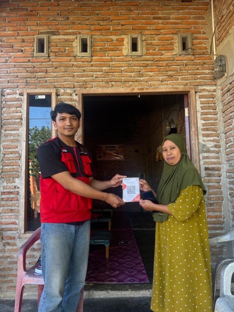 Mahasiswa Kuliah Kerja Nyata Tematik (KKN-T) Universitas Hasanuddin menginisiasi program kerja “Implementasi QRIS sebagai Sistem Pembayaran Digital untuk Mendukung Transaksi UMKM” di Kelurahan Lembang Gantarangkeke, Kecamatan Tompobulu, Kabupaten Bantaeng
