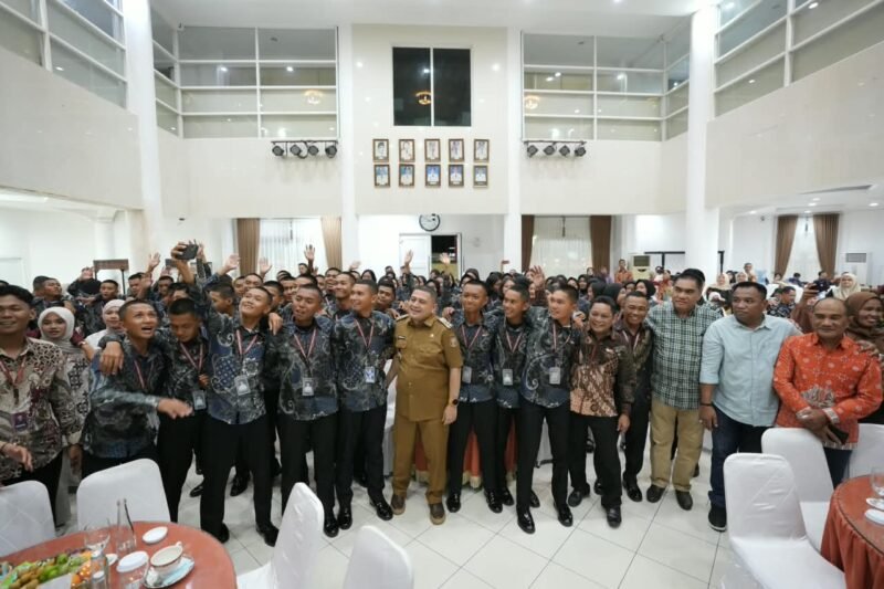 Wali Kota Makassar, Munafri Arifuddin menjamu 70 anggota Pasukan Paskibra Kota Makassar di Rumah Jabatan Wali Kota Makassar, Selasa (18/8/2026)