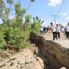 Bupati Wajo Andi Rosman turun langsung meninjau lokasi bencana tanah longsor di Desa Watampanua, Kecamatan Pammana, Kabupaten Wajo, Sulawesi Selatan, pada Rabu (19/8/2026)