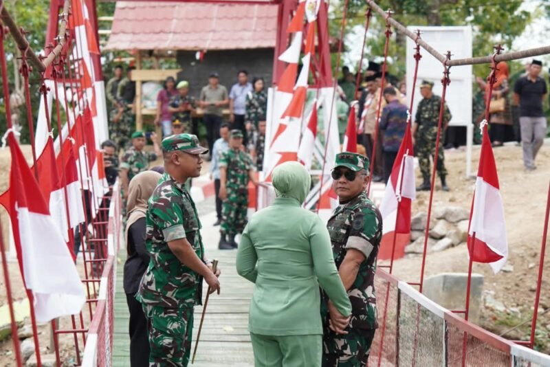Panglima Kodam (Pangdam) XIV/Hasanuddin Mayjen TNI Bangun Nawoko melakukan kunjungan kerja (kunker) ke Jembatan Garuda Merah Putih yang berlokasi di Kecamatan Maniangpajo, Kabupaten Wajo, Kamis (20/8/2026)