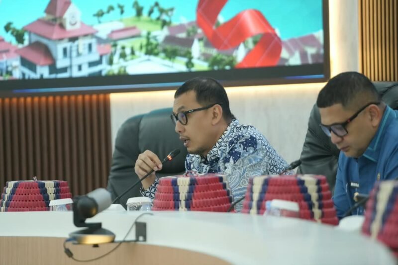 Wali Kota Makassar, Munafri Arifuddin memimpin rapat Monitoring dan Evaluasi (Monev) pelaksanaan program dan kegiatan Pemerintah Kota Makassar di Balai Kota Makassar, Kamis (20/8/2026)