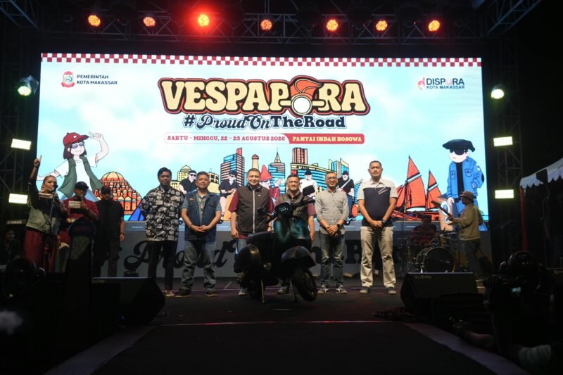 Wali Kota Makassar, Munafri Arifuddin menghadiri VESPAPORA 2026 yang berlangsung di Pantai Indah Bosowa, Jalan Metro Tanjung Bunga, Makassar, Sabtu (22/8/2026) malam