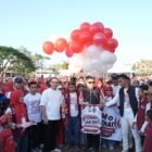 Wali Kota Makassar, Munafri Arifuddin, melepas sekaligus mengikuti kegiatan jalan sehat bersama warga Kelurahan Maccini Sombala, Kecamatan Tamalate, Minggu (23/8/2026) pagi