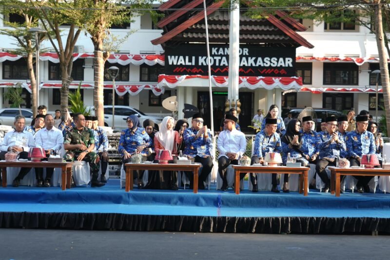 Defile kafilah Musabaqah Tilawatil Quran (MTQ) VIII Korps Pegawai Republik Indonesia (KORPRI) Tingkat Nasional Tahun 2026 resmi dilepas di halaman Balai Kota Makassar, Senin (24/8/2026)