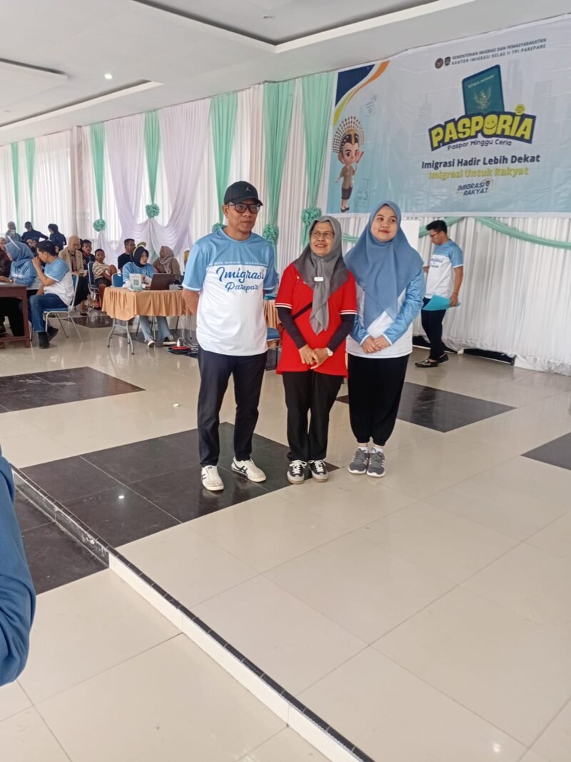 Pemerintah Kabupaten Wajo bersama Kantor Imigrasi Kelas II TPI Parepare menggelar pelayanan imigrasi melalui program Paspor Ceria (Pasporia) yang berpusat di Lapangan Merdeka Sengkang, Minggu (23/8/2026)