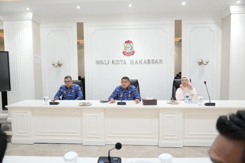 Walikota Makassar Munafri Arifuddin memimpin Rapat Koordinasi Bersama Seluruh Camat terkait Evaluasi Penanganan Sampah di Kantor Balai Kota Makassar, Senin (24/8/2026)