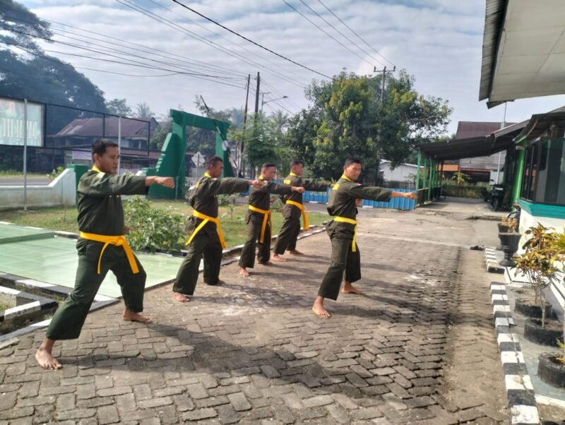 Kodim 1406/Wajo menggelar latihan rutin Pencak Silat Militer (PSM) di wilayah jajarannya pada Rabu (26/8/2026)
