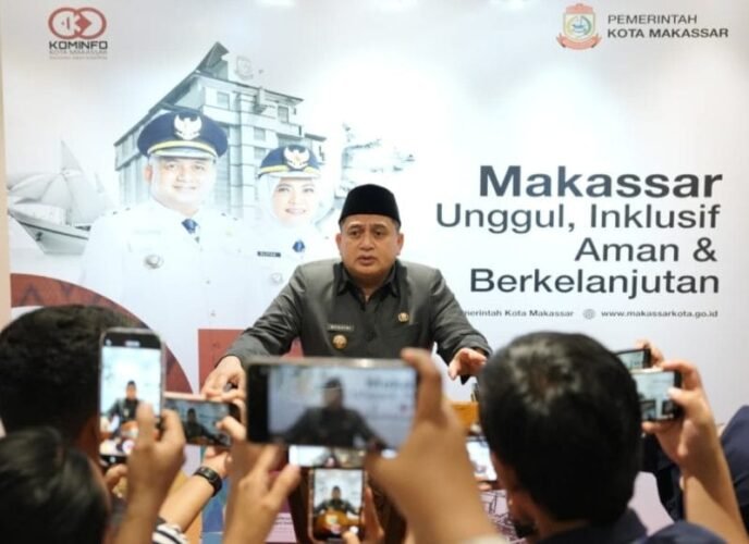 Wali Kota Makassar, Munafri Arifuddin memberikan keterangan pers terkait peringatan keras kepada lurah yang dinilai belum menunjukkan kinerja maksimal, Jumat (28/8/2026)