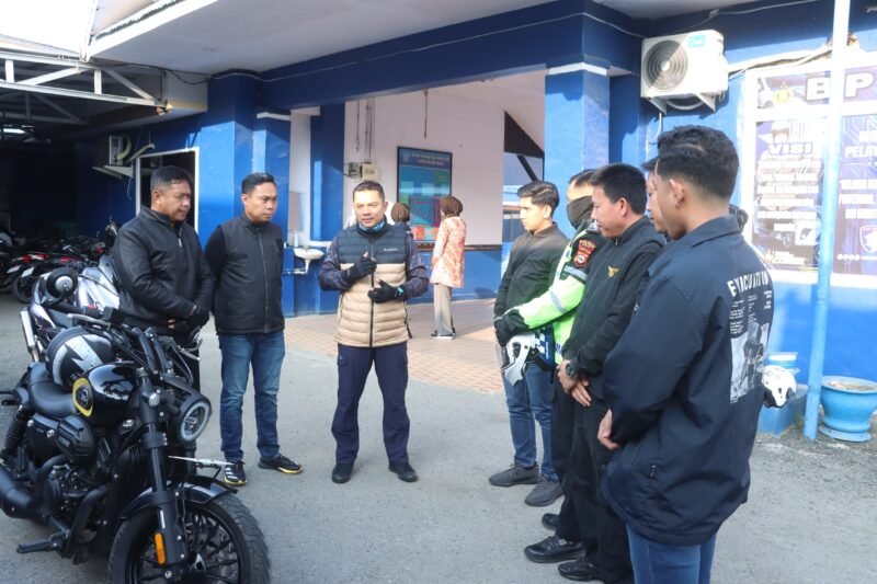 Kapolres Wajo AKBP Douglas Mahendrajaya bersama Pejabat Utama (PJU) Polres Wajo melaksanakan kegiatan touring sekaligus pemantauan keamanan dan ketertiban masyarakat (Kamtibmas) di wilayah Kecamatan Pitumpanua dan Kecamatan Keera, Kabupaten Wajo, Sabtu (29/8/2026)