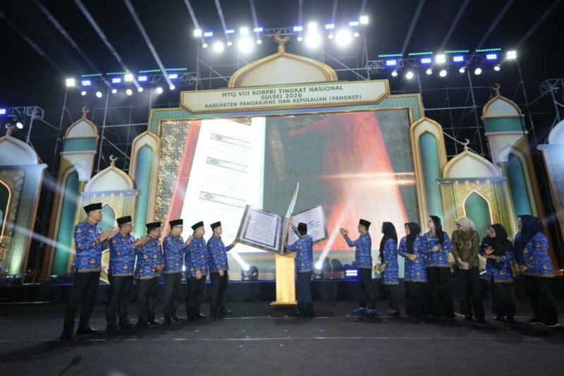 Wali Kota Makassar, Munafri Arifuddin mendampingi Menteri Agama Republik Indonesia, Nasaruddin Umar, menutup Musabaqah Tilawatil Quran (MTQ) VIII KORPRI Nasional 2026 di Alun-alun Lapangan Citra Mas, Kabupaten Pangkajene dan Kepulauan (Pangkep), Sabtu (29/8/2026) malam