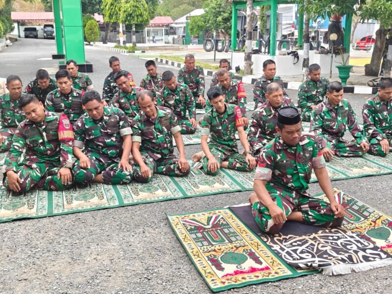 Di tengah kondisi cuaca yang masih membutuhkan curah hujan, jajaran Kodim 1406/Wajo menggelar Salat Istisqa sebagai bentuk ikhtiar dan doa memohon pertolongan Allah SWT agar hujan segera diturunkan. Kegiatan tersebut berlangsung di Makodim 1406/Wajo, Jalan Kejaksaan, Kelurahan Bulupabulu, Kecamatan Tempe, Kabupaten Wajo, Senin (31/8/2026)