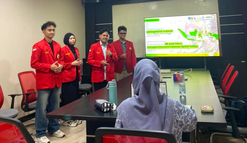 Tim Program Kreativitas Mahasiswa Bidang Kewirausahaan (PKM-K) Universitas Hasanuddin (Unhas) resmi meluncurkan inovasi terbaru berupa FreshPax (Natural Ethylene Absorbent Active Paper Sheet) pada Jumat (7/8/2026)